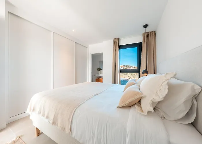 Higueron West Collection - The Poolside Garden By Hwpc アパート フエンヒロラ