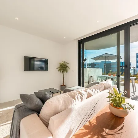 Апартаменти Higueron West Collection - The Poolside Garden By Hwpc